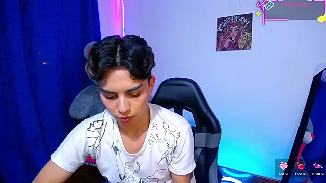 OwenBluee online show from June 9, 7:42 am