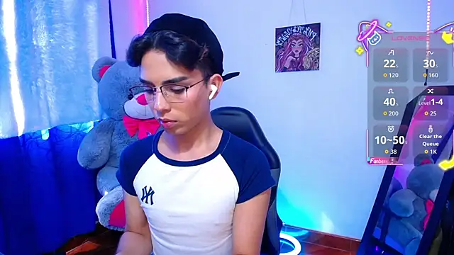 OwenBluee online show from June 11, 8:07 pm