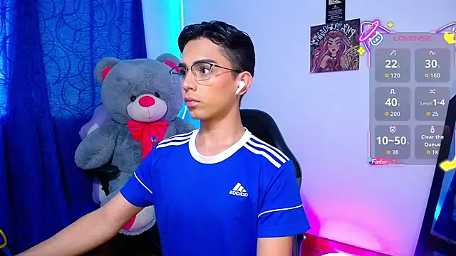 OwenBluee online show from June 12, 10:41 pm