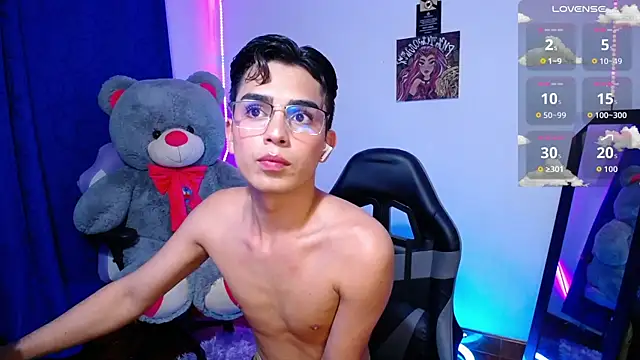 OwenBluee online show from June 14, 1:25 am
