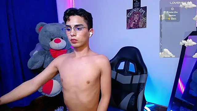 OwenBluee online show from June 14, 5:20 am
