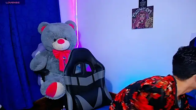 OwenBluee online show from June 15, 6:04 am