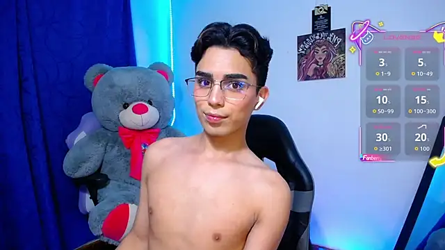 OwenBluee online show from June 18, 6:24 am