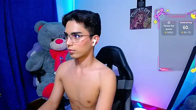 OwenBluee online show from June 18, 9:14 am
