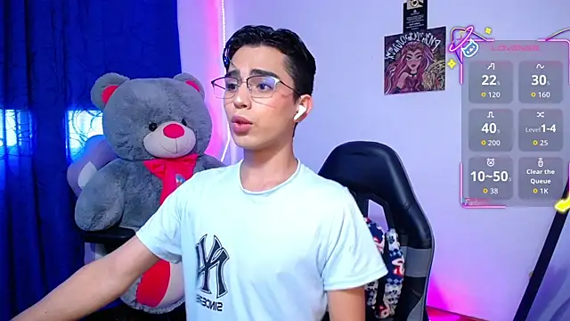 OwenBluee online show from June 24, 12:26 pm