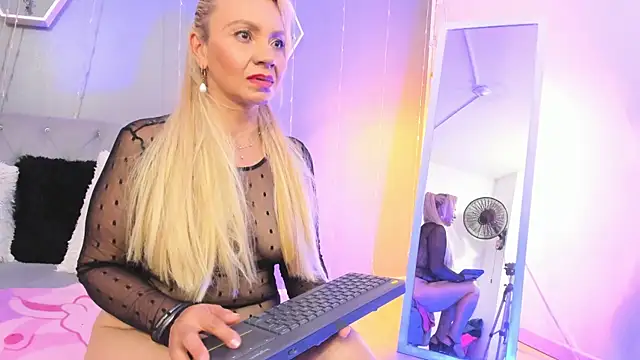 AnastasiaTaylor  online show from February 28, 9:58 am