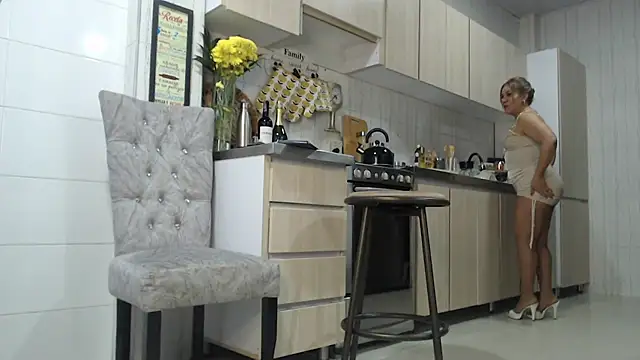 Snapshot of Jadeee_ chatting on February 13, 9:38 pm Jadeee online show from February 13, 9:38 pm