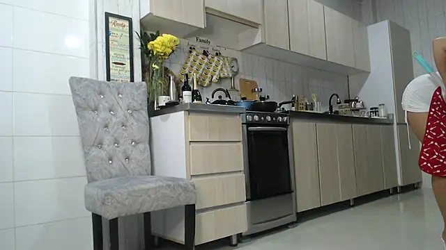 Snapshot of Jadeee_ chatting on February 14, 12:41 am Jadeee online show from February 14, 12:41 am