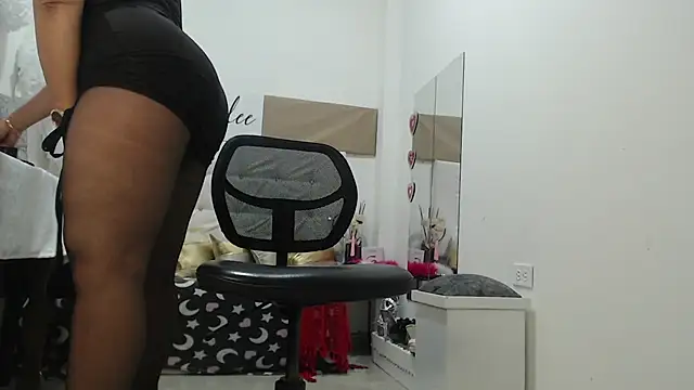 Snapshot of Jadeee_ chatting on March 16, 2:53 am Jadeee online show from March 16, 2:53 am