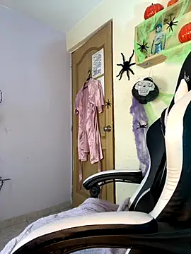 Snapshot of Ivann4 chatting on October 9, 3:21 pm Ivann4 online show from October 9, 3:21 pm