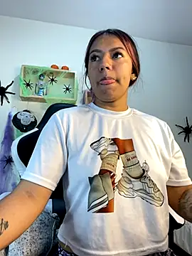 Snapshot of Ivann4 chatting on October 22, 7:57 pm Ivann4 online show from October 22, 7:57 pm