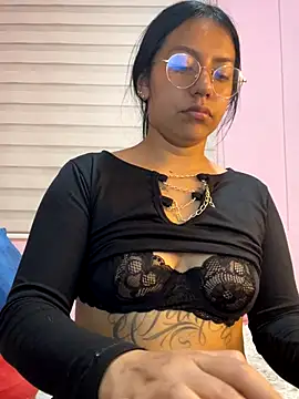 Snapshot of Ivann4 chatting on December 2, 1:11 am Ivann4 online show from December 2, 1:11 am