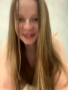 wrenlie online show from October 5, 7:12 pm