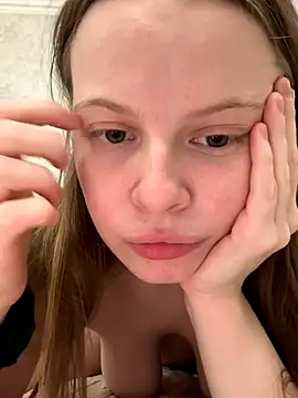 wrenlie online show from October 11, 6:50 pm