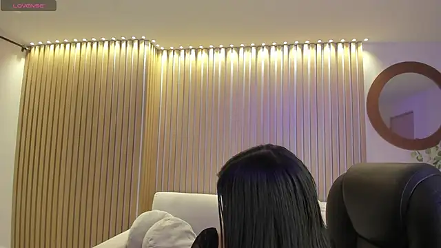 ValeriaRiveraX online show from March 9, 5:17 pm