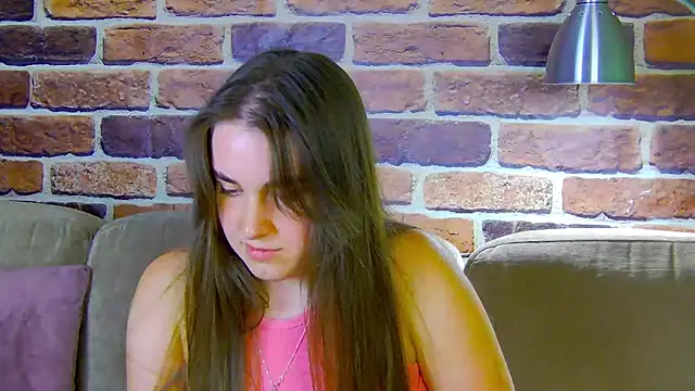 Sofia Hugs online show from June 6, 6:45 pm