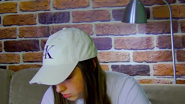 Sofia Hugs online show from June 26, 5:28 pm