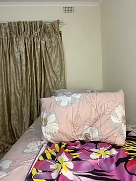 Snapshot of HornyxLadie chatting on October 9, 11:25 pm HornyxLadie online show from October 9, 11:25 pm