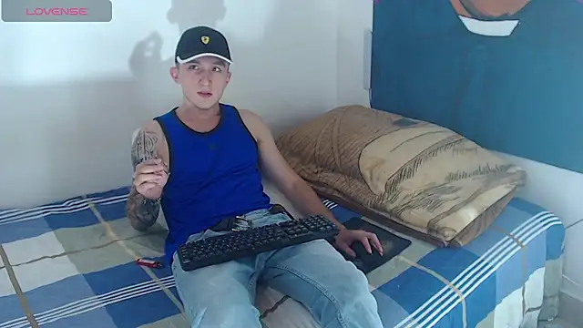 Dylanwhite23  online show from January 18, 4:15 am