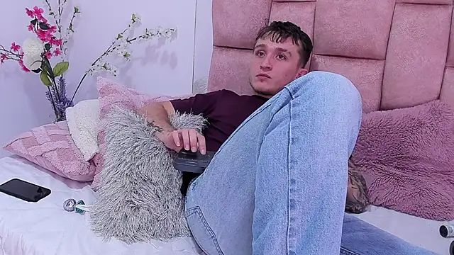 Dylanwhite23  online show from February 23, 10:39 am