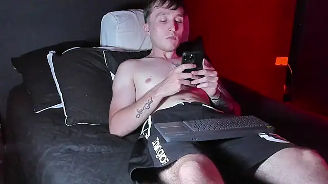 Dylanwhite23  online show from September 23, 9:40 pm