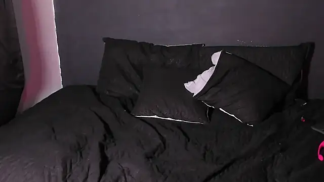 Dylanwhite23  online show from October 14, 11:05 pm