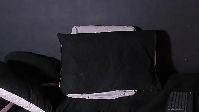 Dylanwhite23  online show from October 15, 8:31 pm