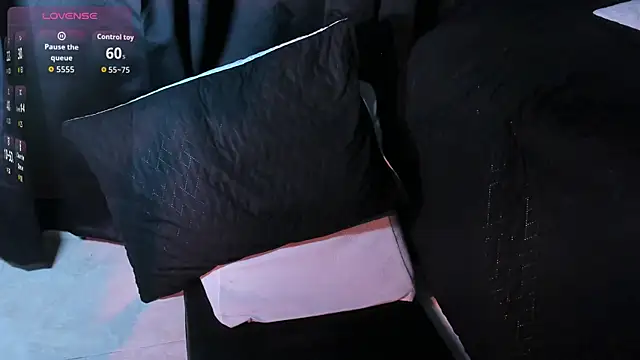 Dylanwhite23  online show from November 18, 11:15 pm