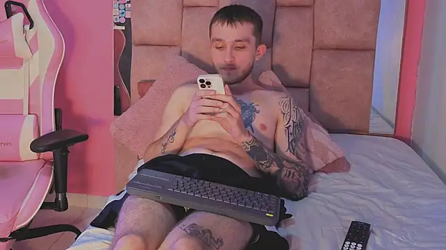 Dylanwhite23  online show from May 1, 3:44 am