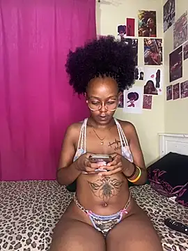 Snapshot of naughtybitches5 chatting on January 14, 3:56 am naughtybitches5 online show from January 14, 3:56 am