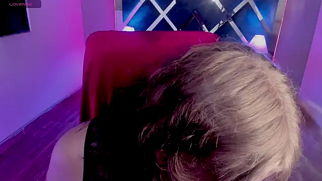 Snapshot of Sabrina_scarlett chatting on March 8, 10:02 pm Sabrina scarlett online show from March 8, 10:02 pm