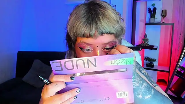 Snapshot of Sabrina_scarlett chatting on November 21, 4:44 am Sabrina scarlett online show from November 21, 4:44 am