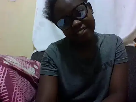Snapshot of Sweetcecie01 chatting on May 4, 8:38 pm Sweetcecie01 online show from May 4, 8:38 pm