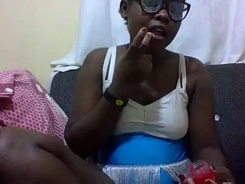 Snapshot of Sweetcecie01 chatting on May 6, 8:36 pm Sweetcecie01 online show from May 6, 8:36 pm