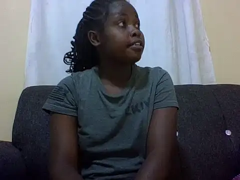 Snapshot of Sweetcecie01 chatting on May 19, 1:56 am Sweetcecie01 online show from May 19, 1:56 am