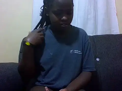 Snapshot of Sweetcecie01 chatting on June 5, 8:25 pm Sweetcecie01 online show from June 5, 8:25 pm