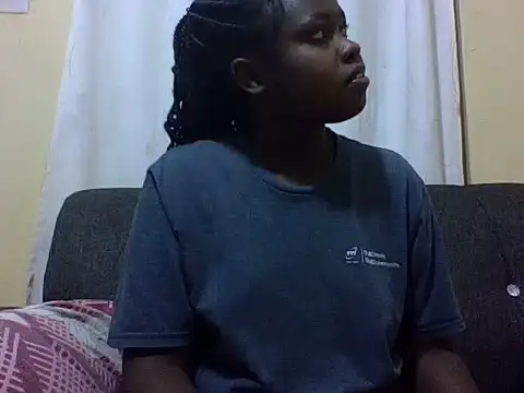 Snapshot of Sweetcecie01 chatting on June 9, 9:04 pm Sweetcecie01 online show from June 9, 9:04 pm