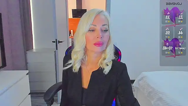 Snapshot of Miya_Kisss chatting on October 25, 9:06 am Miya Kisss online show from October 25, 9:06 am