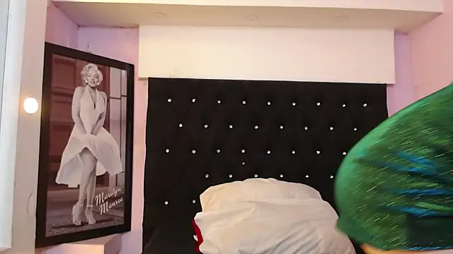 Snapshot of kittybonxx chatting on October 5, 1:31 pm kittybonxx online show from October 5, 1:31 pm