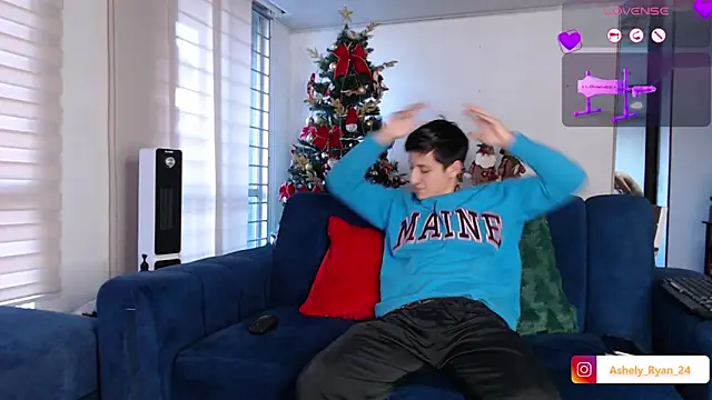 Snapshot of ashely_ryan24 chatting on November 20, 9:58 pm ashely ryan24 online show from November 20, 9:58 pm