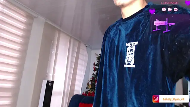 Snapshot of ashely_ryan24 chatting on November 28, 9:28 pm ashely ryan24 online show from November 28, 9:28 pm