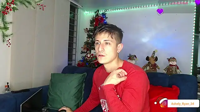 Snapshot of ashely_ryan24 chatting on December 16, 11:10 pm ashely ryan24 online show from December 16, 11:10 pm