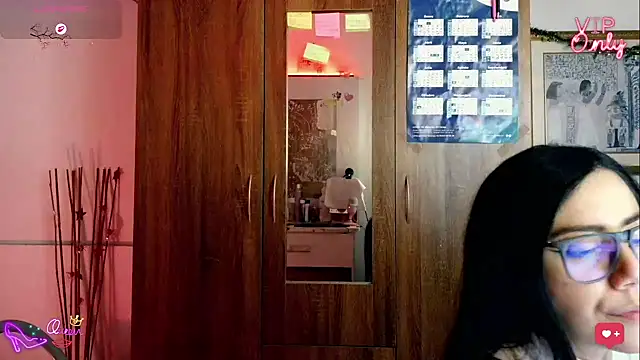 LauGrayJ online show from January 14, 1:00 am