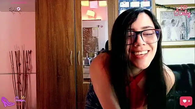 LauGrayJ online show from January 17, 5:45 am