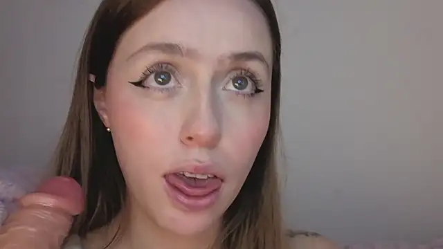 Snapshot of SofiaGc chatting on October 27, 3:43 am SofiaGc online show from October 27, 3:43 am