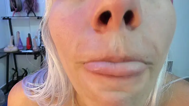 Snapshot of emmily_giraldo chatting on January 21, 5:51 pm emmily giraldo online show from January 21, 5:51 pm