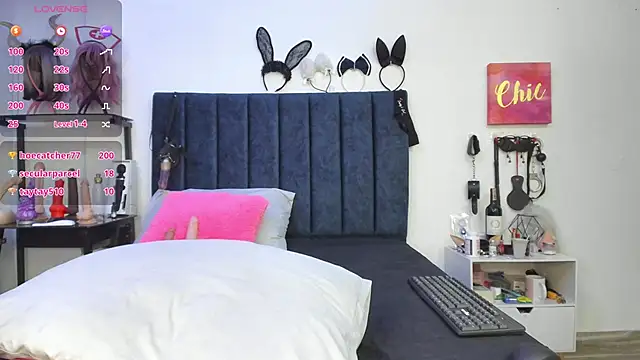 Snapshot of emmily_giraldo chatting on January 27, 2:57 pm emmily giraldo online show from January 27, 2:57 pm