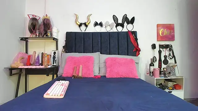 Snapshot of emmily_giraldo chatting on November 28, 2:31 pm emmily giraldo online show from November 28, 2:31 pm