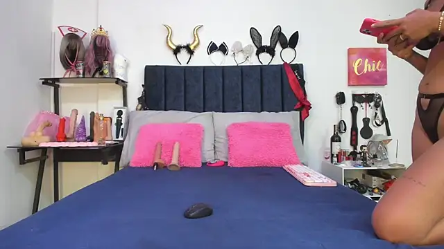 Snapshot of emmily_giraldo chatting on November 29, 1:47 pm emmily giraldo online show from November 29, 1:47 pm