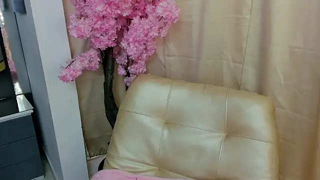 Snapshot of _cat_18 chatting on January 16, 1:47 pm cat 18 online show from January 16, 1:47 pm